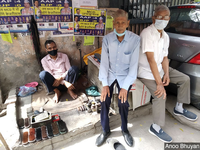 Khajan Singh Saini and Dhyanchand Singh Saini at a cobbler, near Jeevan Hospital and Nursing Home in Delhi's Sunlight Colony.