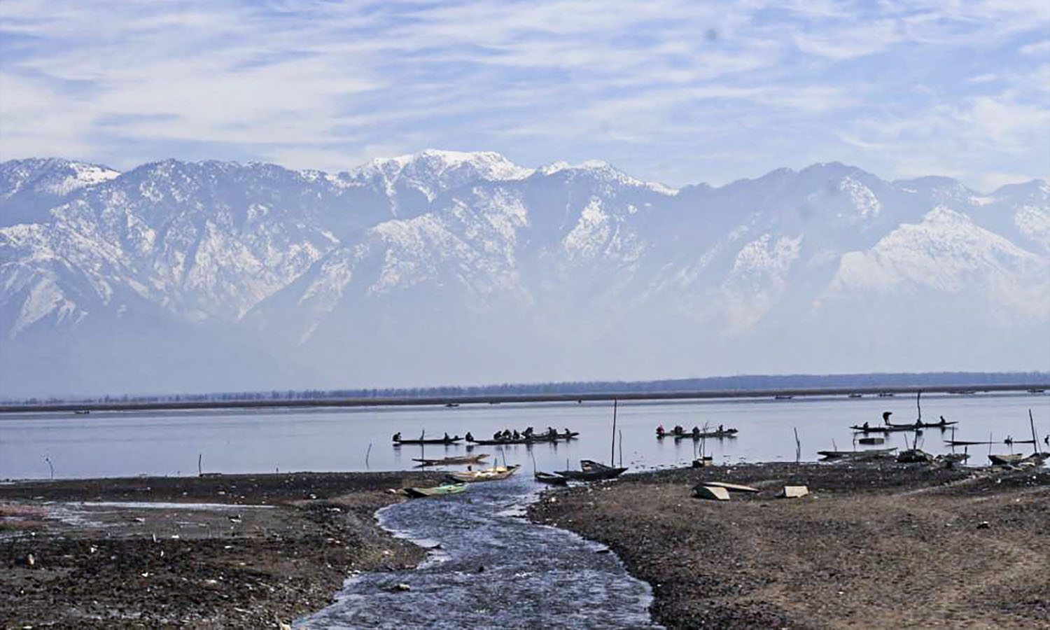 Silt, Waste Blankets Kashmirs Wular Lake, Eats Into Local Economy Silt, Waste Blankets Kashmirs Wular Lake, Eats Into Local Economy