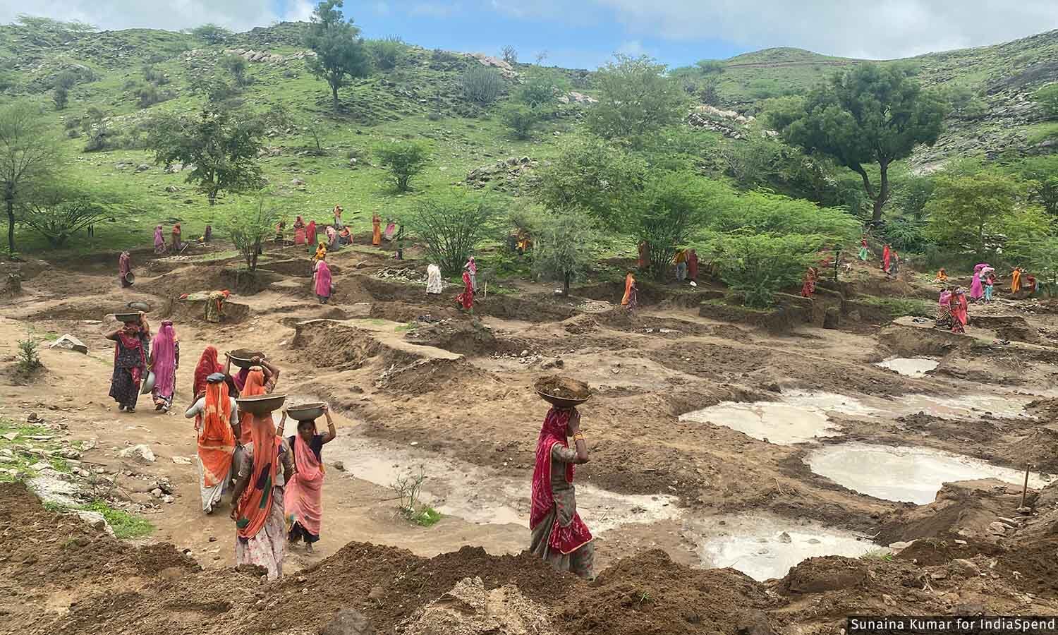 MGNREGA: The Last And Often The Only Resort For Indian Women MGNREGA: The Last And Often The Only Resort For Indian Women