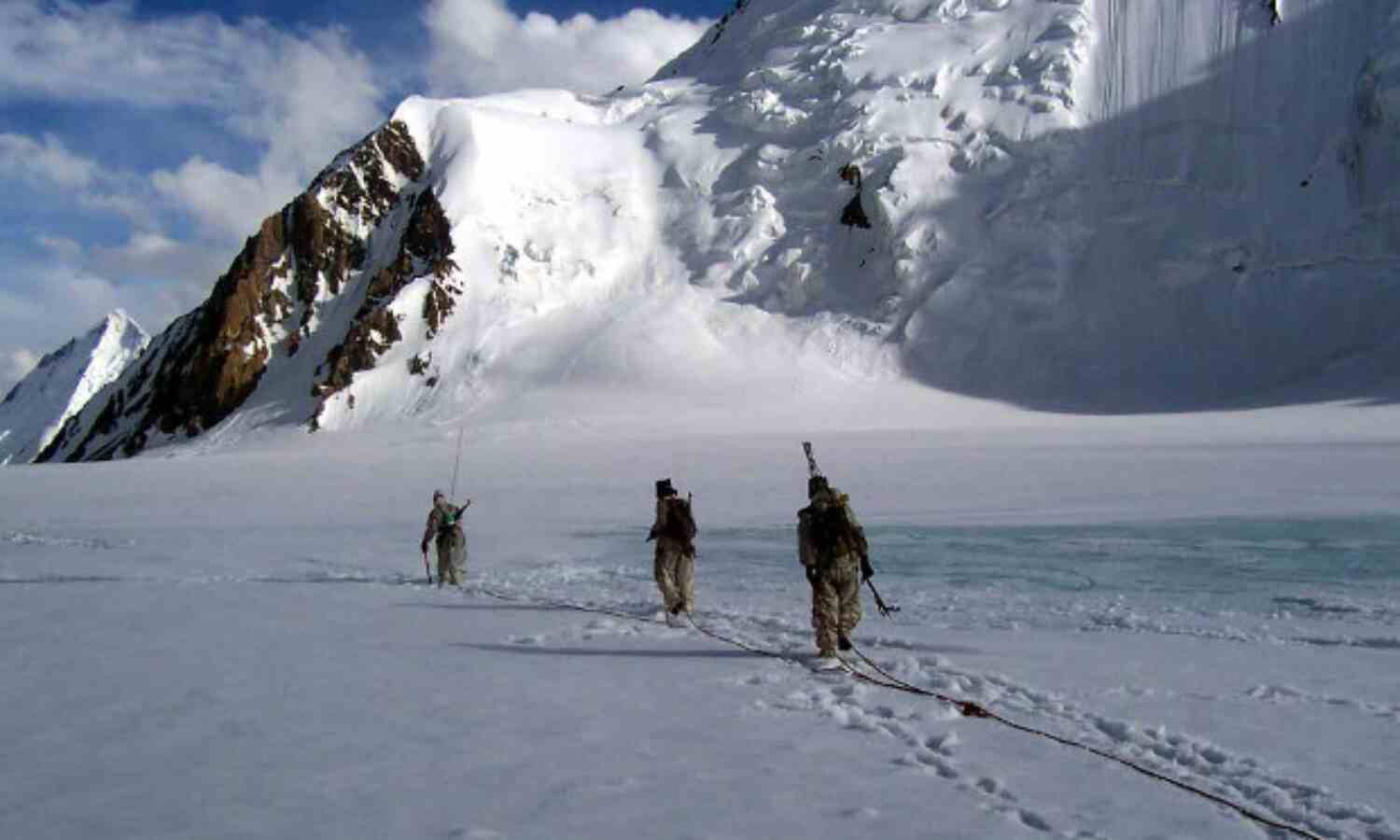 2 Soldiers Die Every Month In Siachen