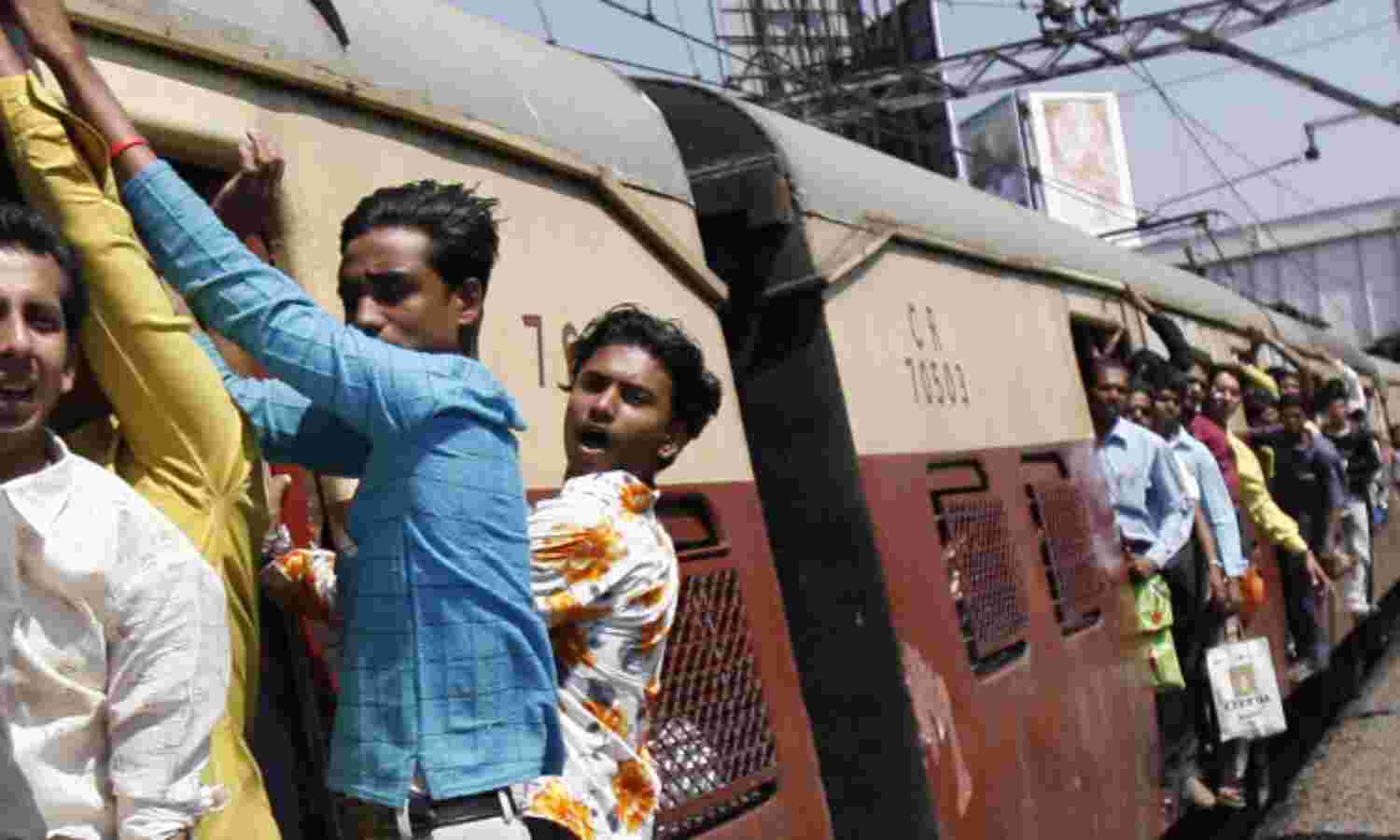 9 Die Every Day On Mumbai Local Train Tracks
