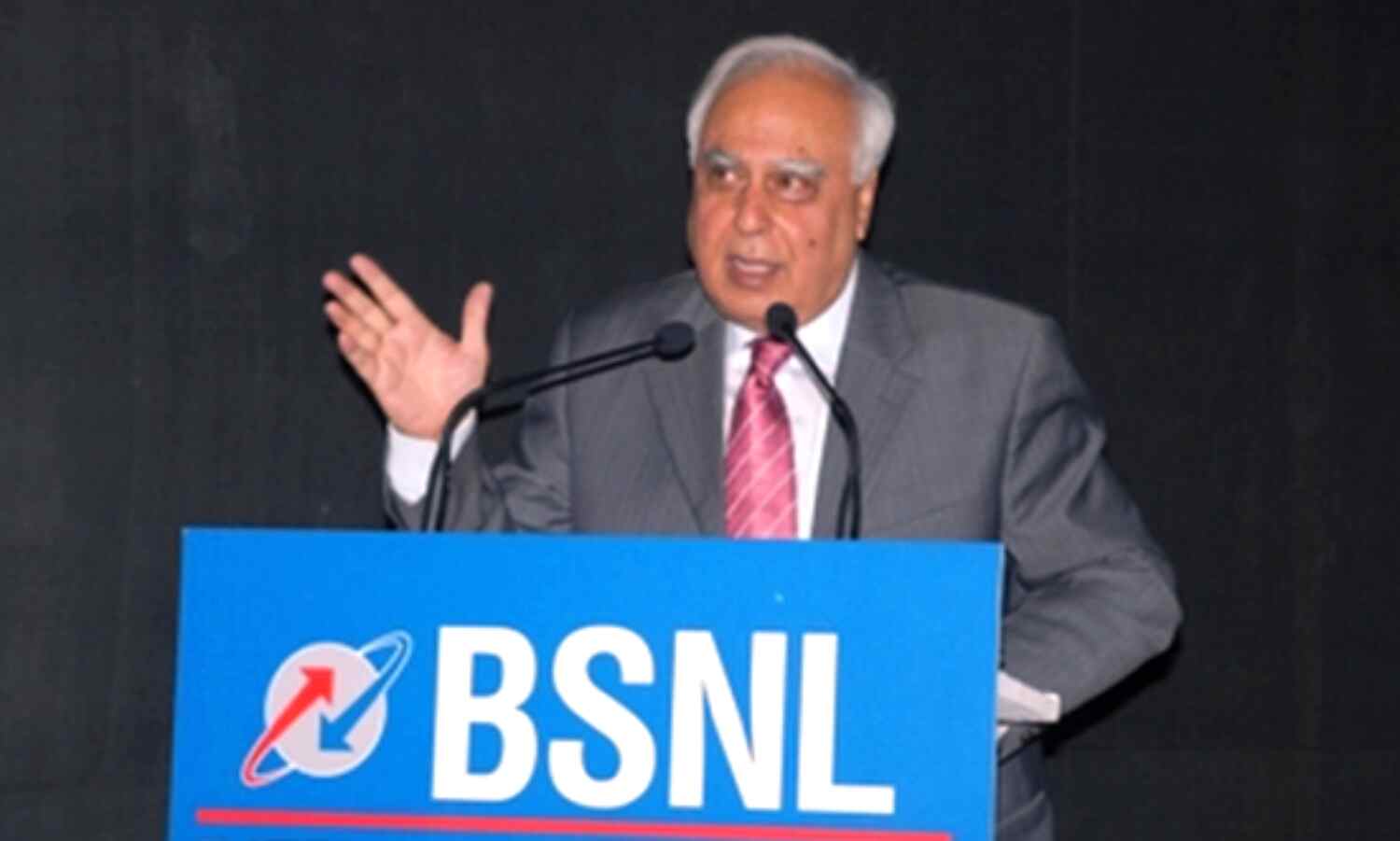 Why India’s State-Owned Telecom Giants Lost The Race & Plot