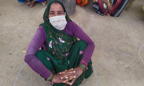 In 7 UP districts, no screening at borders, no physical distancing, 1000s of migrants on the move In 7 UP districts, no screening at borders, no physical distancing, 1000s of migrants on the move