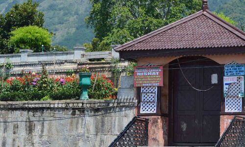 Communications Blockade Creates New Mental Health Challenges In Kashmir Communications Blockade Creates New Mental Health Challenges In Kashmir