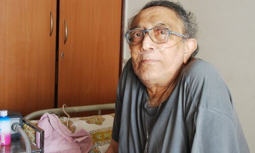 A Man, His Oxygen Tank And India’s Growing Spectre Of Death A Man, His Oxygen Tank And India’s Growing Spectre Of Death