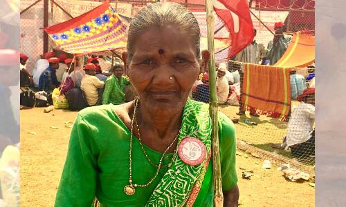 Fadnavis Has Promised Land Titles To Tribal Farmers. But Maharashtra Has A Bad Record Fadnavis Has Promised Land Titles To Tribal Farmers. But Maharashtra Has A Bad Record