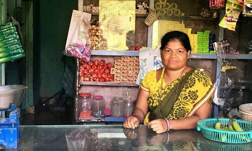 A Year After Demonetisation: Small Retailers Report Further Losses But Support BJP A Year After Demonetisation: Small Retailers Report Further Losses But Support BJP