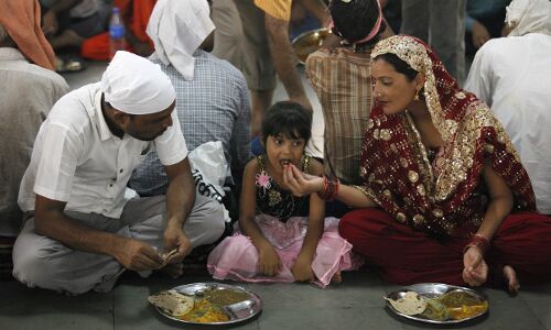 Why Indian Women Must Eat With Their Families, And How It Can Change India Why Indian Women Must Eat With Their Families, And How It Can Change India