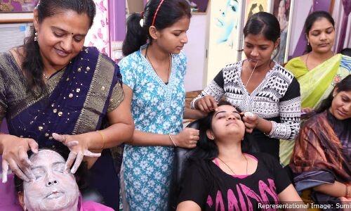 How Pandemic Is Pushing Women Out Of Jobs In UP How Pandemic Is Pushing Women Out Of Jobs In UP