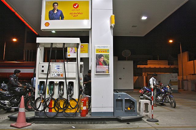 640px-Petrol_Station